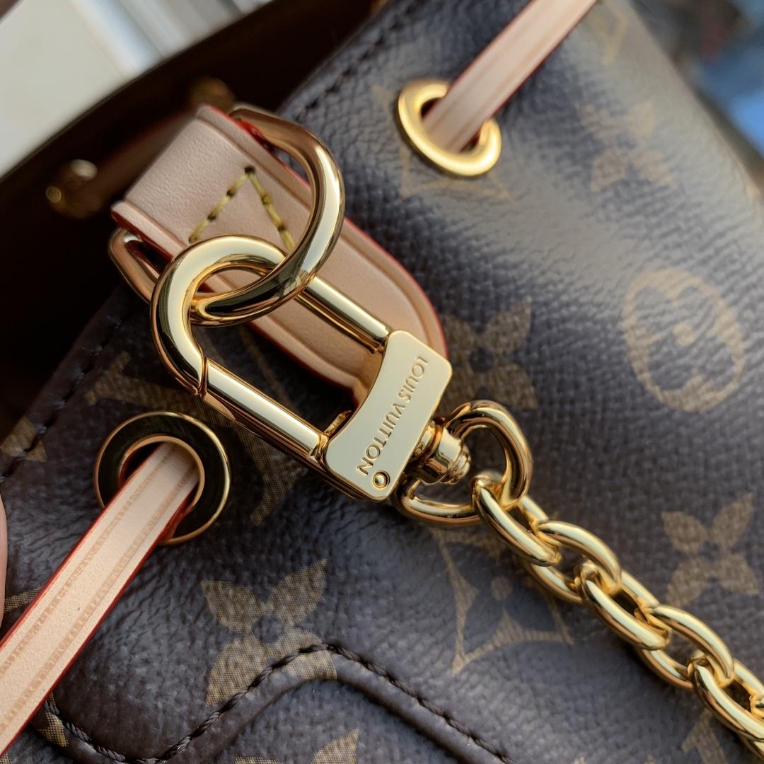 Louis Vuitton Excursion PM  (21-23-10cm)   M46932 - DopestKickz