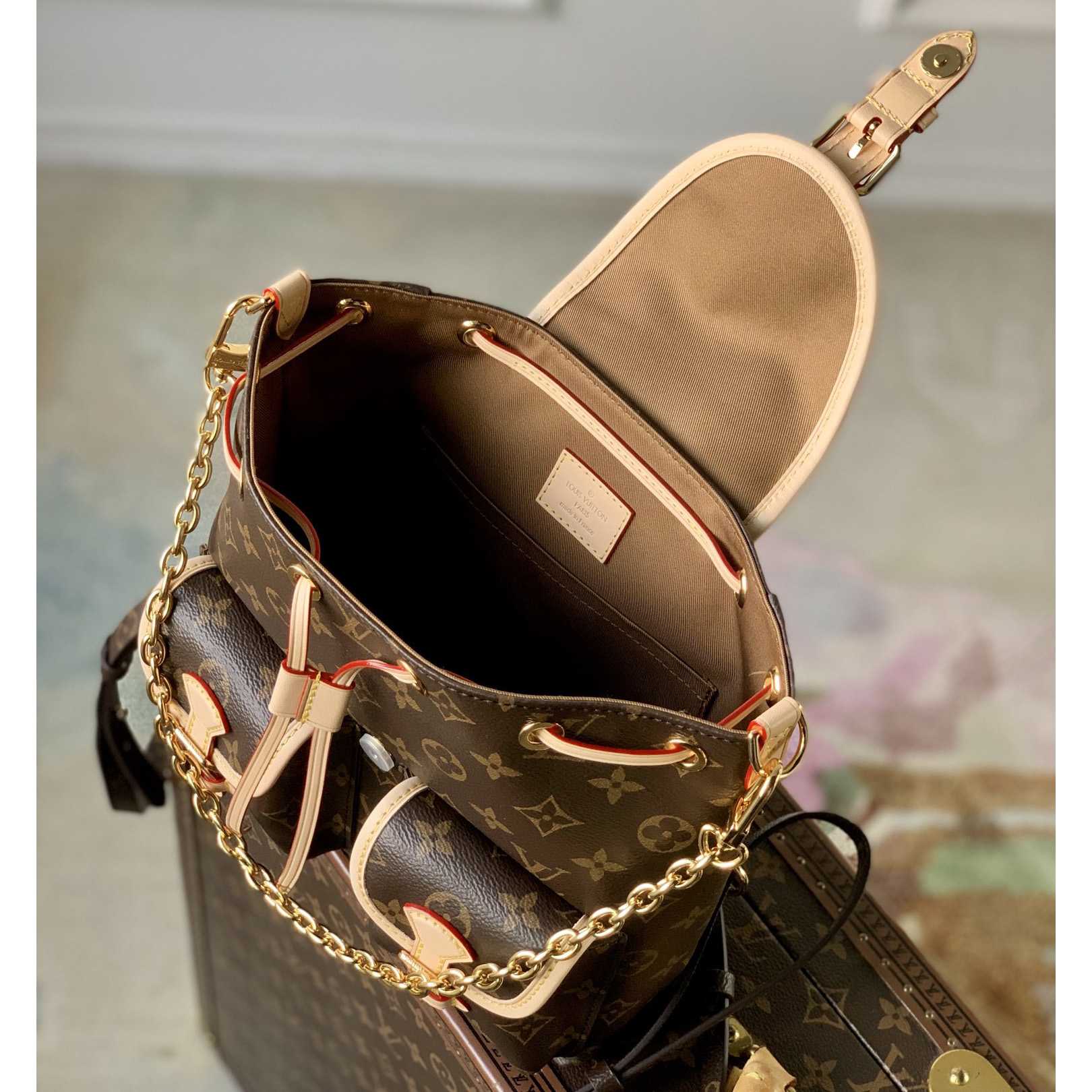 Louis Vuitton Excursion PM  (21-23-10cm)   M46932 - DopestKickz