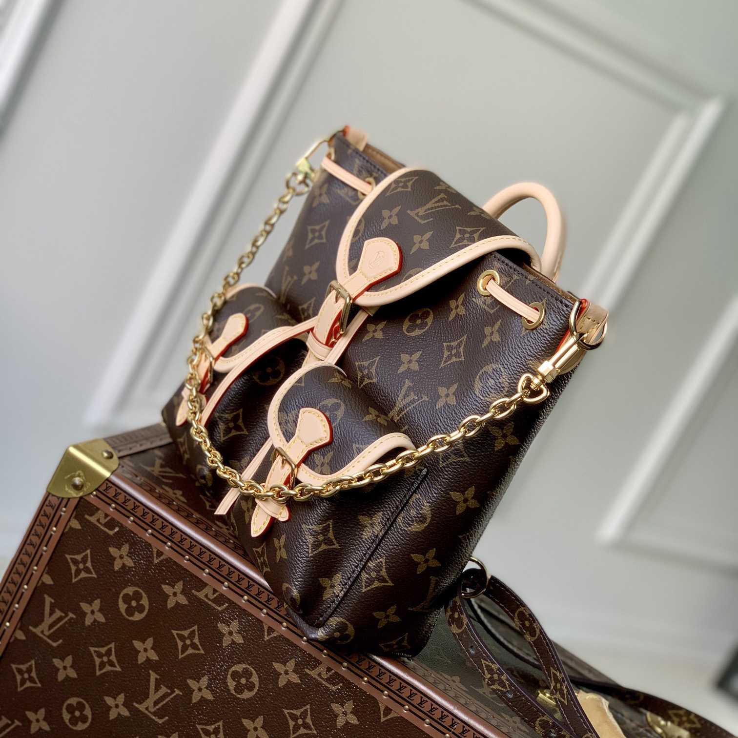 Louis Vuitton Excursion PM  (21-23-10cm)   M46932 - DopestKickz