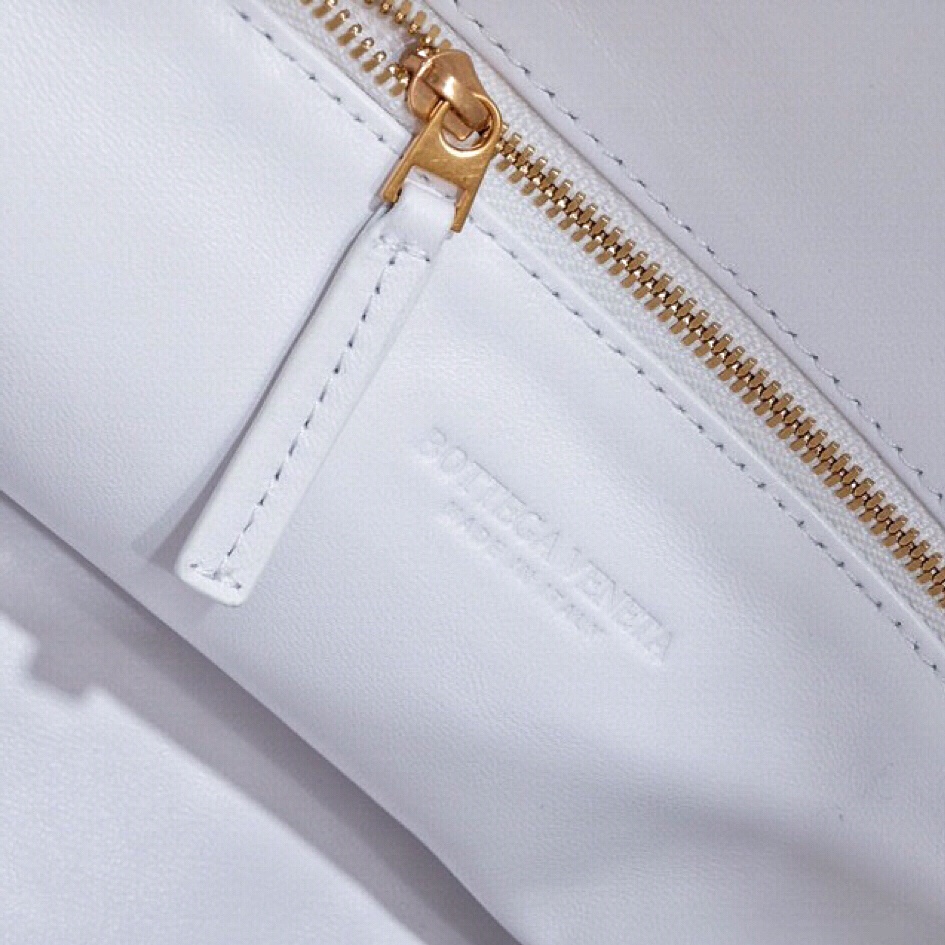 Bottega Veneta Large Hop - DopestKickz