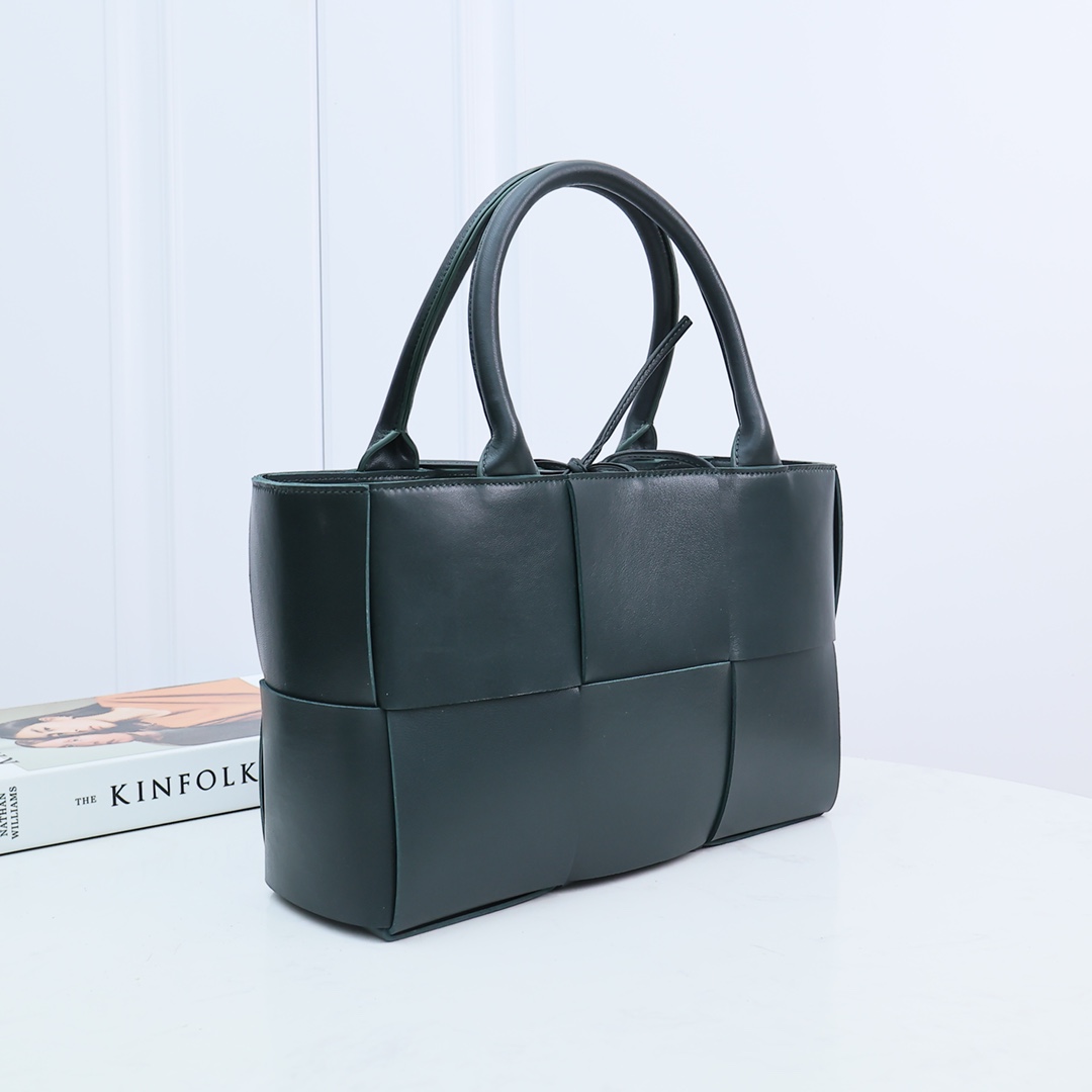 Bottega Veneta Small Arco Tote Bag - DopestKickz