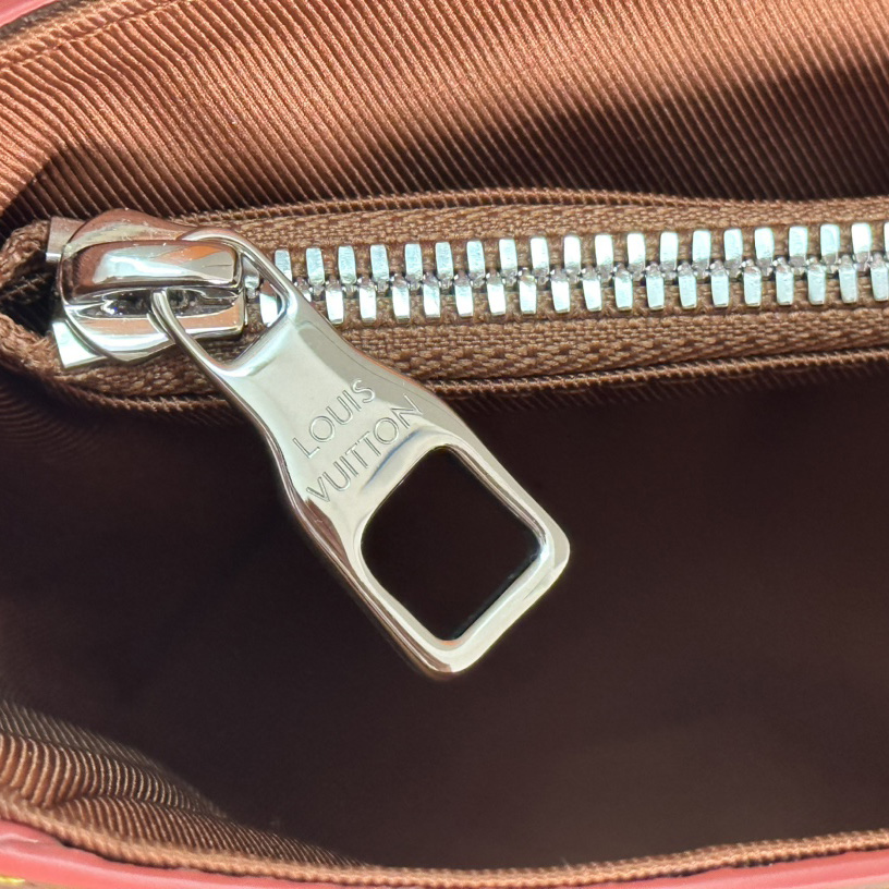 Louis Vuitton Montsouris Messenger   M23097 - DopestKickz