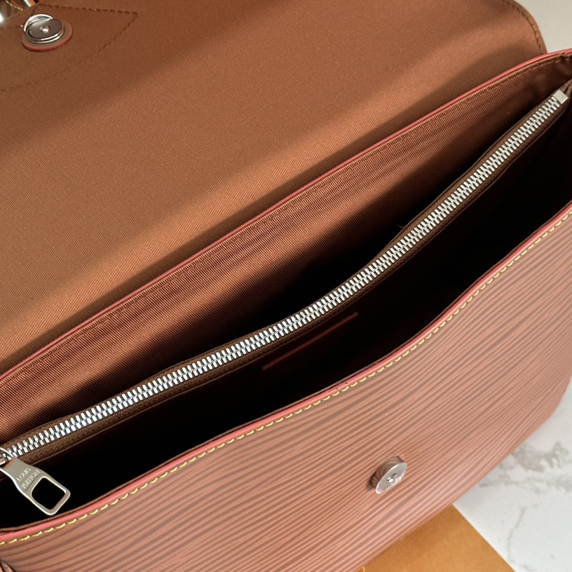 Louis Vuitton Montsouris Messenger   M23097 - DopestKickz