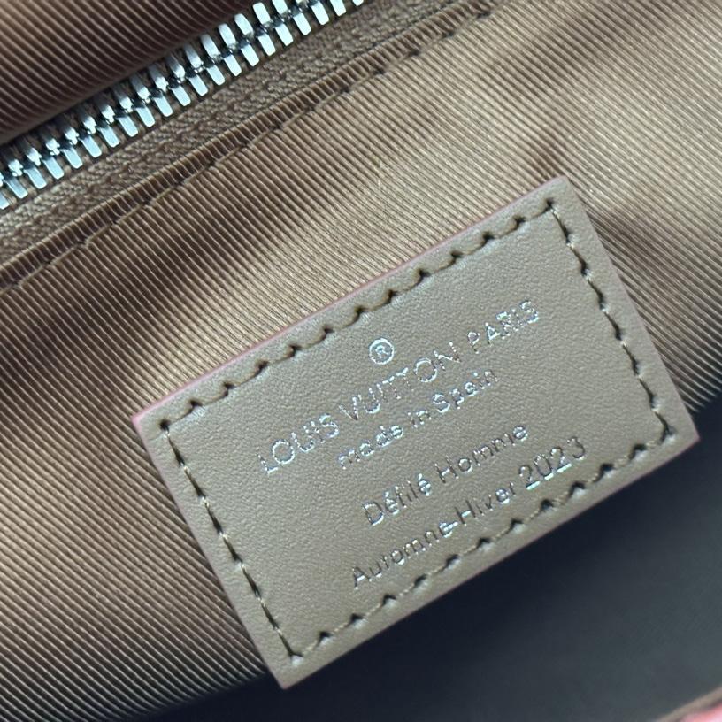 Louis Vuitton Montsouris Messenger   M23097 - DopestKickz