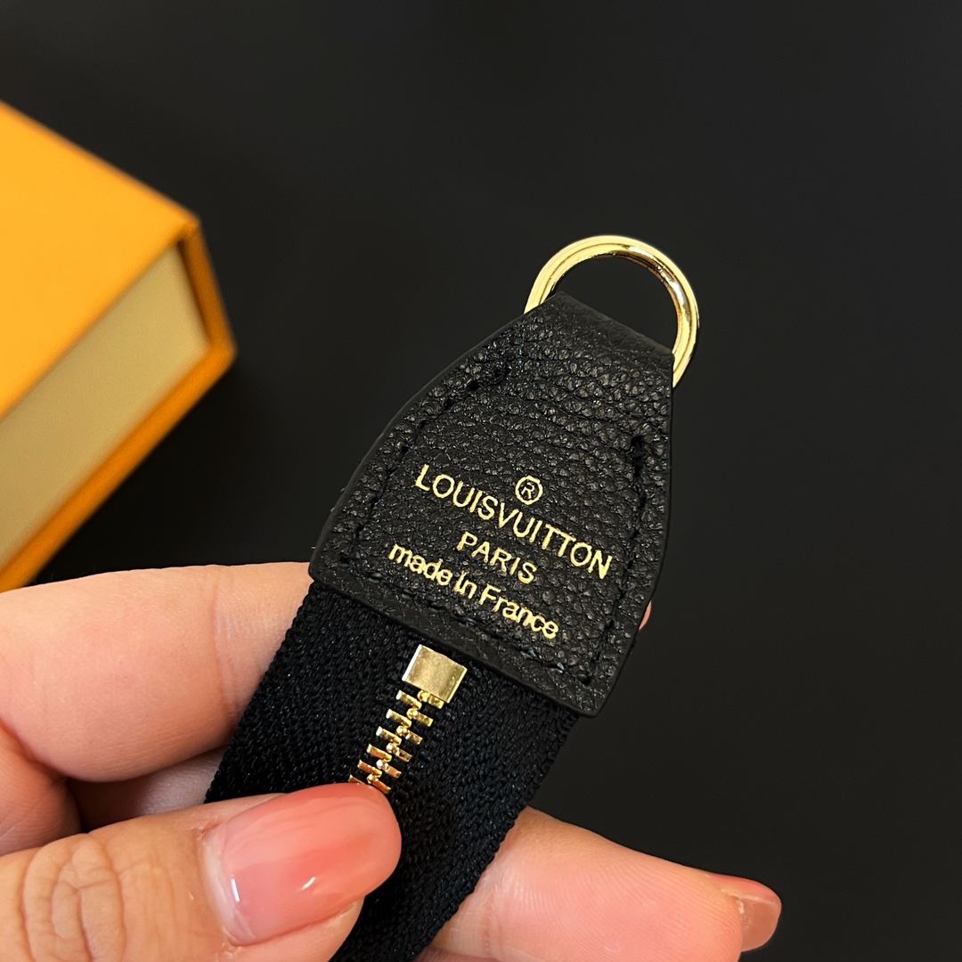 Louis Vuitton Mini Pochette Accessoires    M80732 - DopestKickz