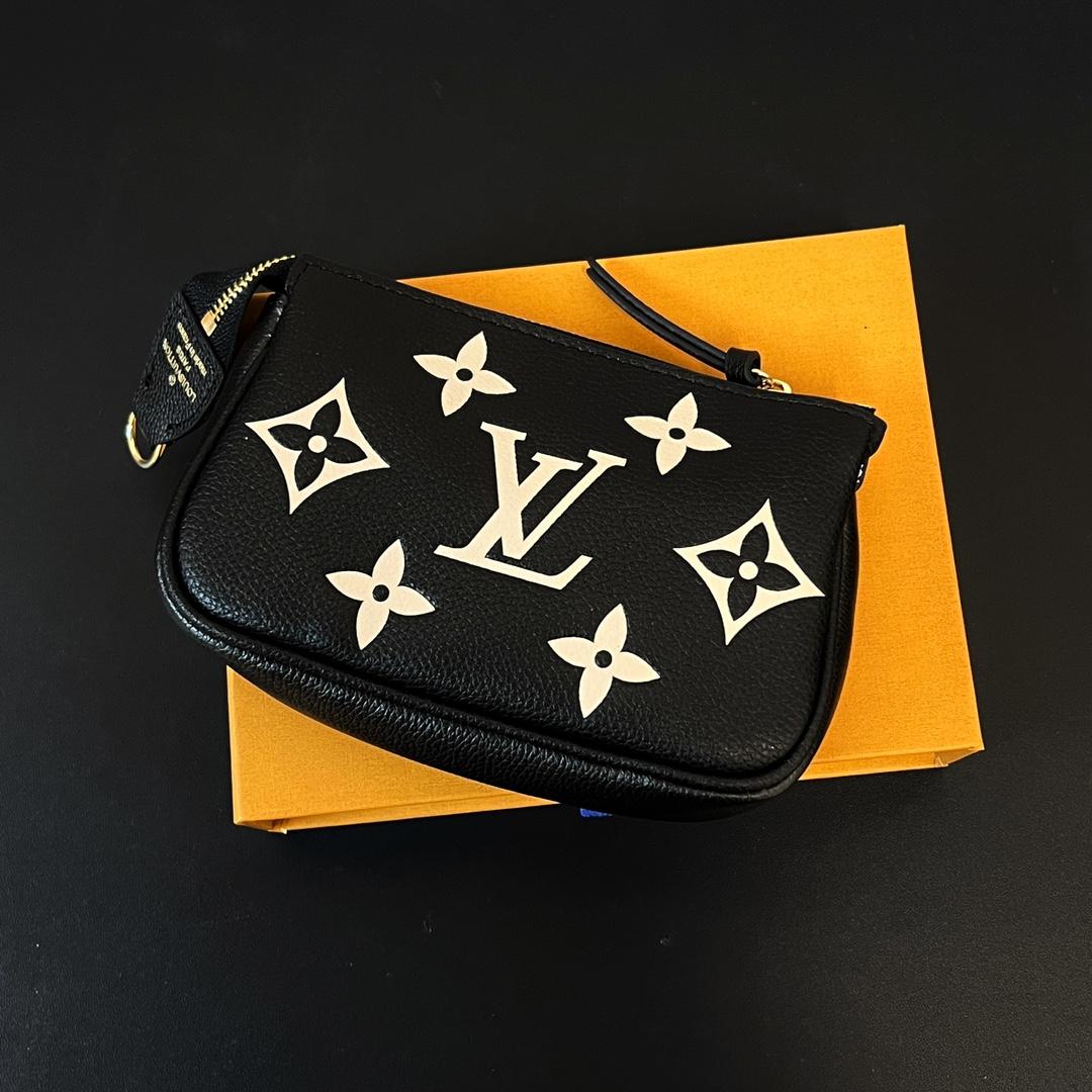 Louis Vuitton Mini Pochette Accessoires    M80732 - DopestKickz