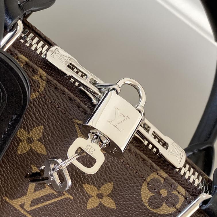 Louis Vuitton Keepall Bandouliere 55   M56714 - DopestKickz