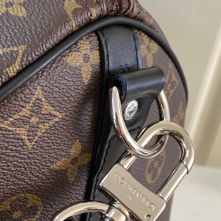 Louis Vuitton Keepall Bandouliere 55   M56714 - DopestKickz