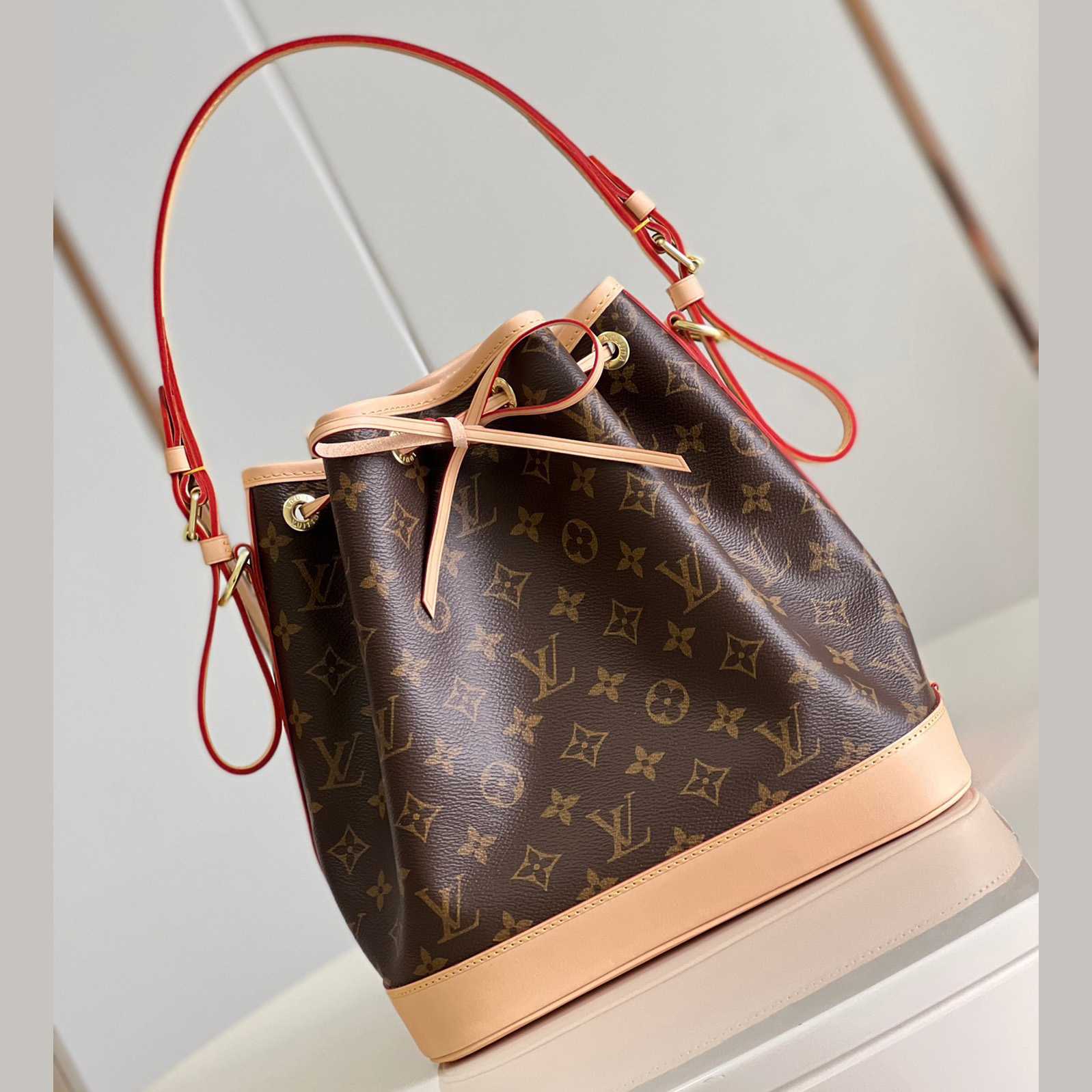 Louis Vuitton Petit Noé (27×27×21cm)   M40818 - DopestKickz