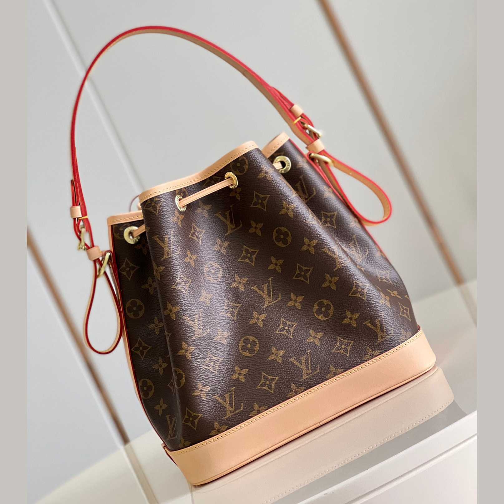 Louis Vuitton Petit Noé (27×27×21cm)   M40818 - DopestKickz