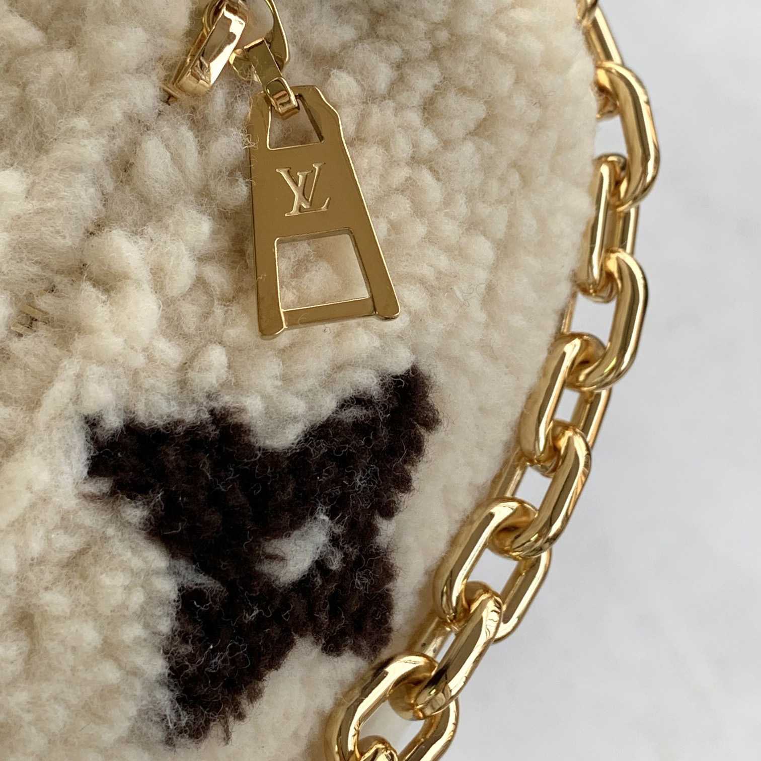 Louis Vuitton Over The Moon   M23321 - DopestKickz