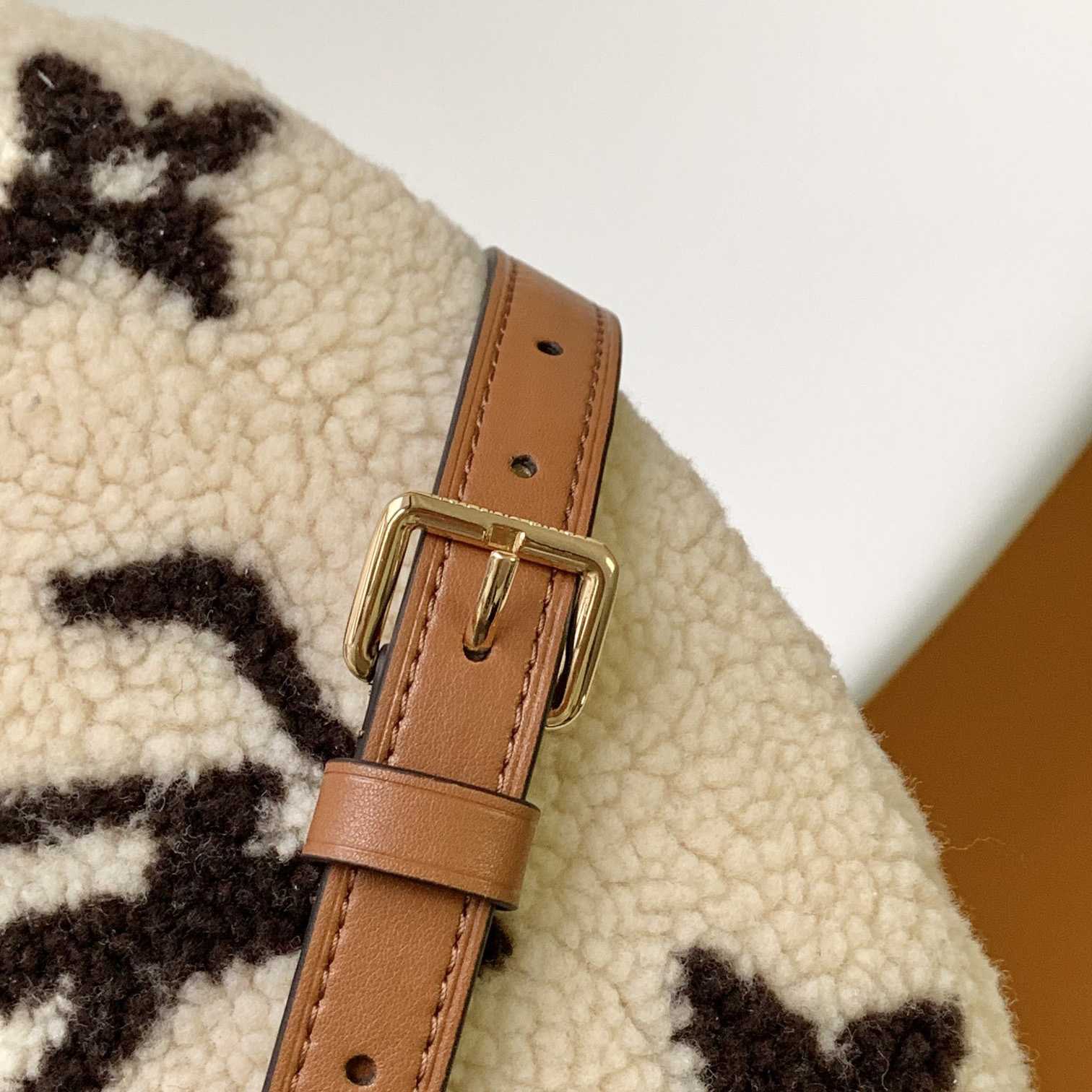 Louis Vuitton Over The Moon   M23321 - DopestKickz