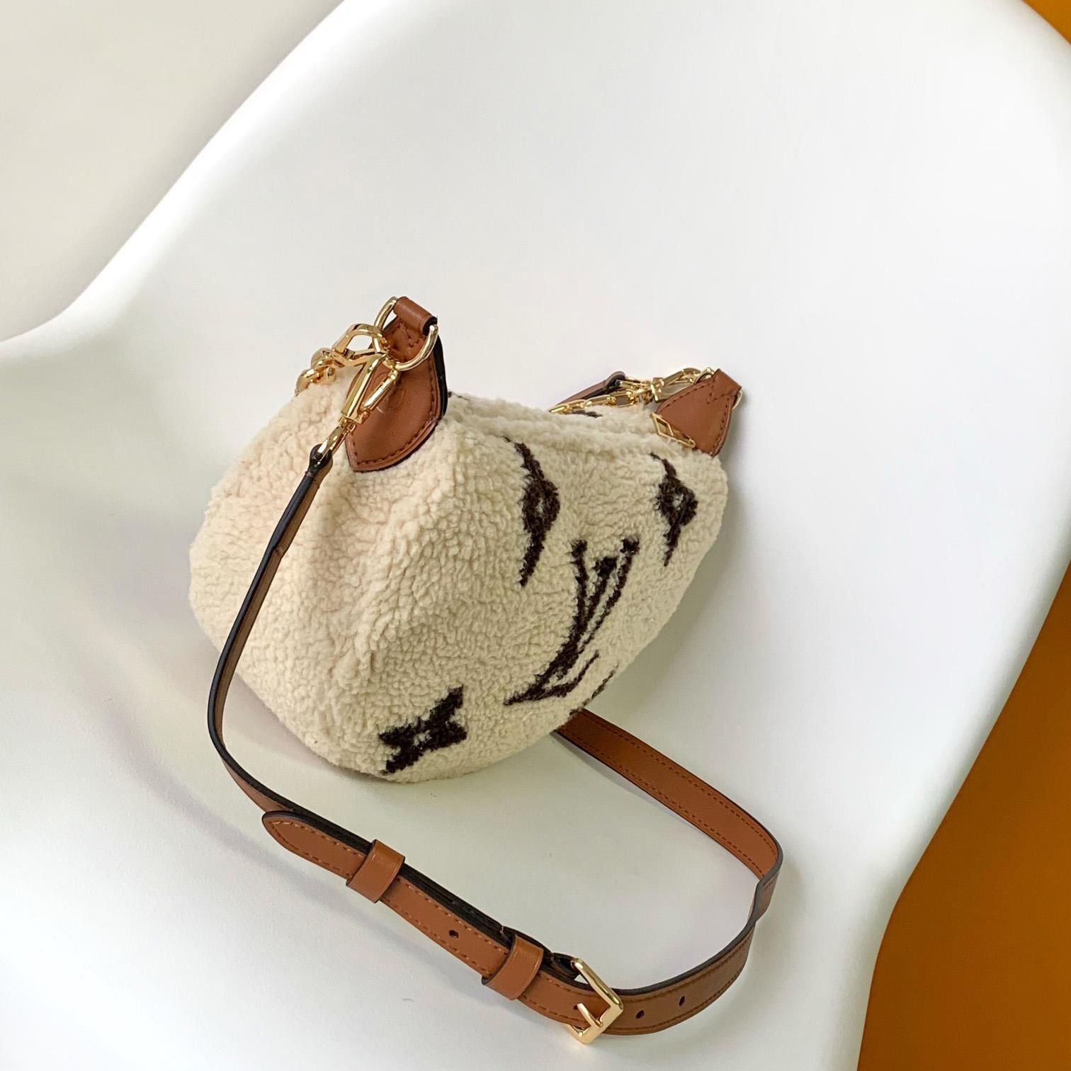 Louis Vuitton Over The Moon   M23321 - DopestKickz