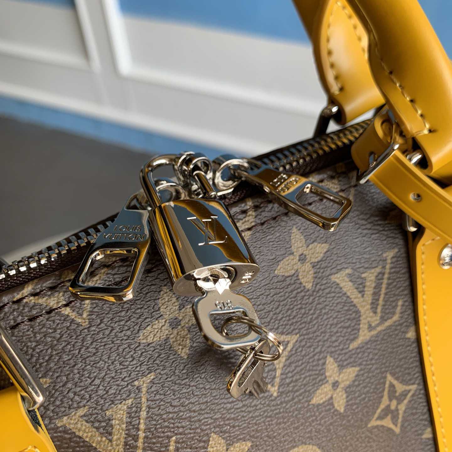 Louis Vuitton Keepall Bandoulière 50     M46771 - DopestKickz