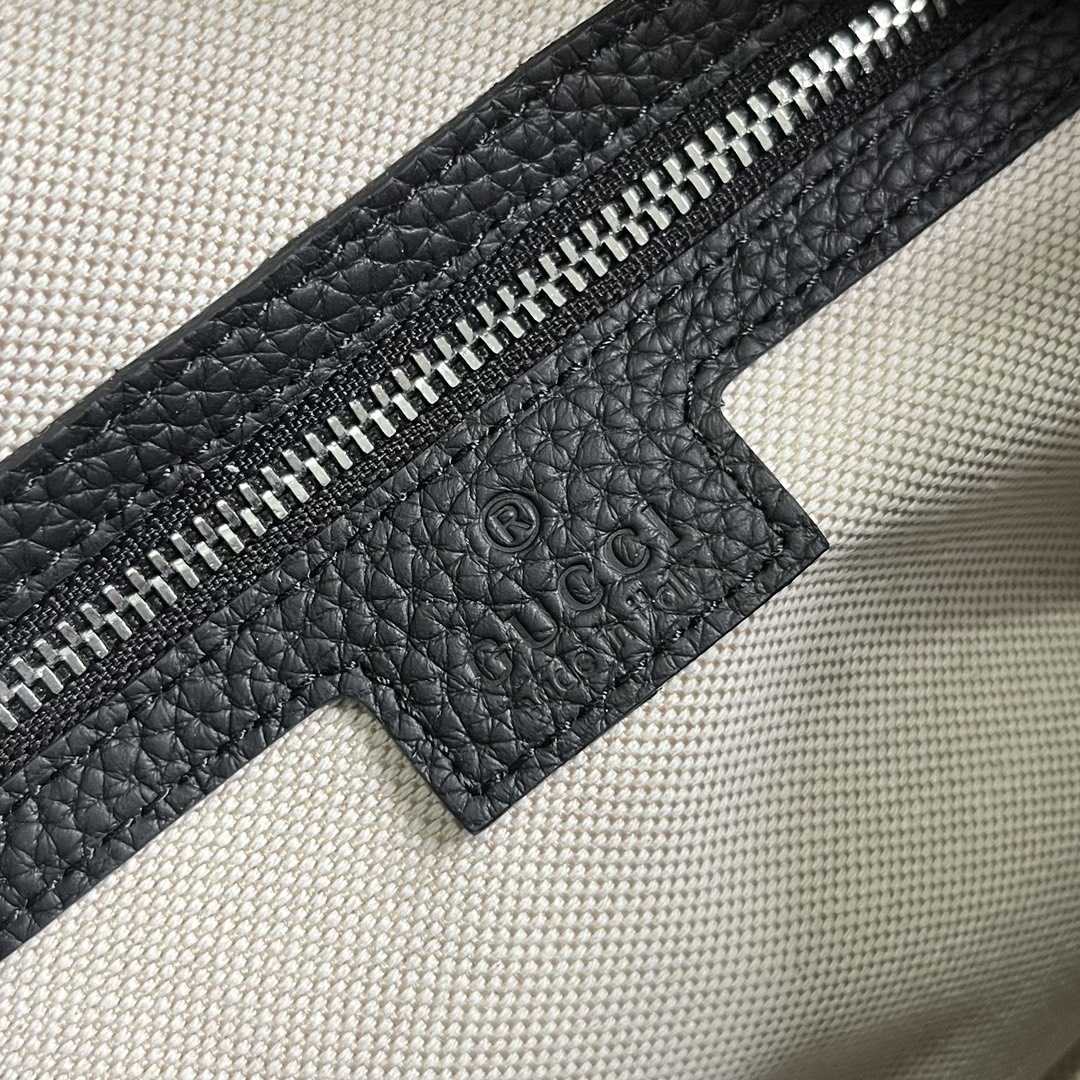 Gucci Jumbo GG Medium Messenger Bag - DopestKickz