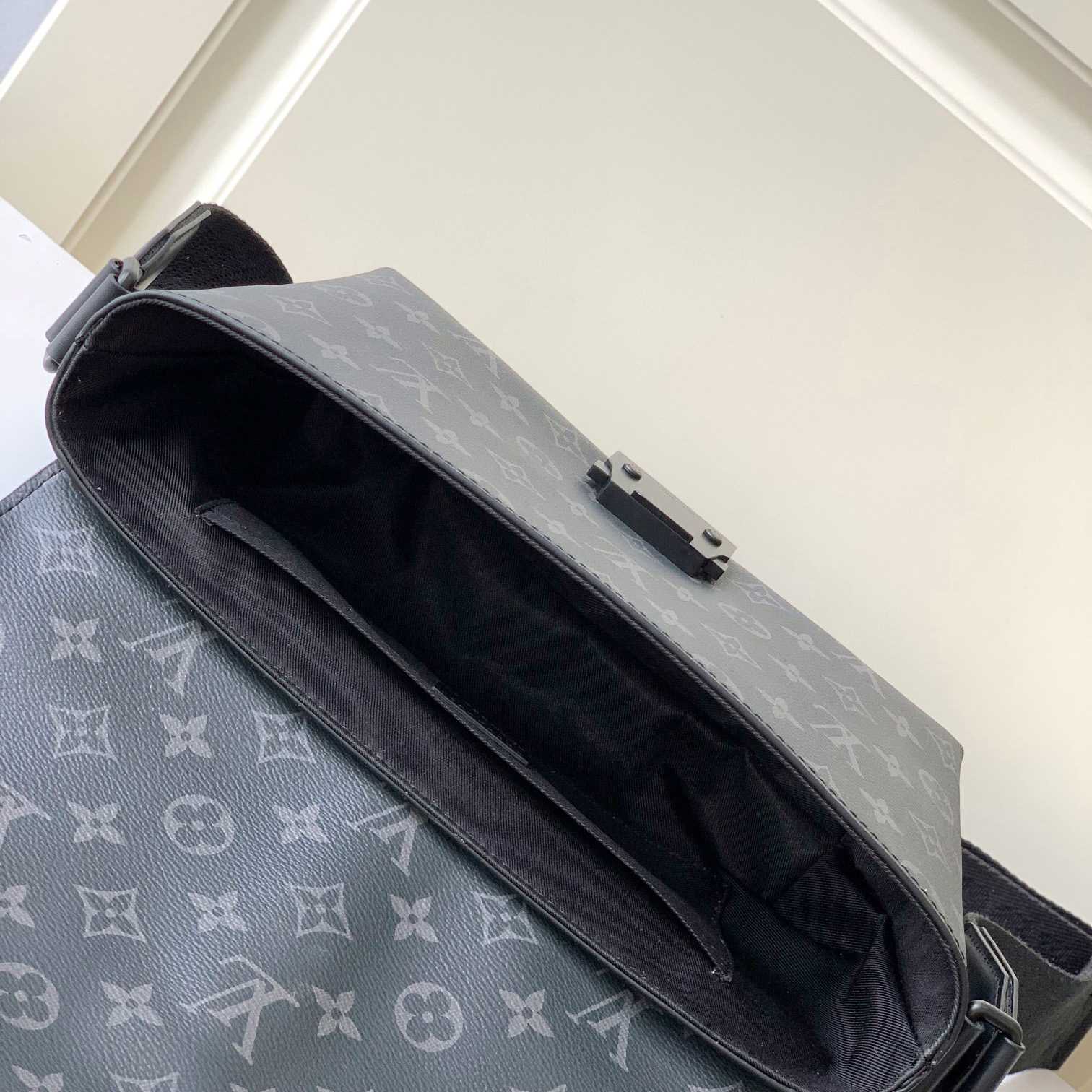 Louis Vuitton S-Cape Messenger   M46794 - DopestKickz