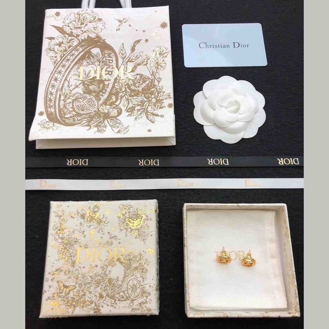 Dior 30 Montaigne Stud Earrings - DopestKickz