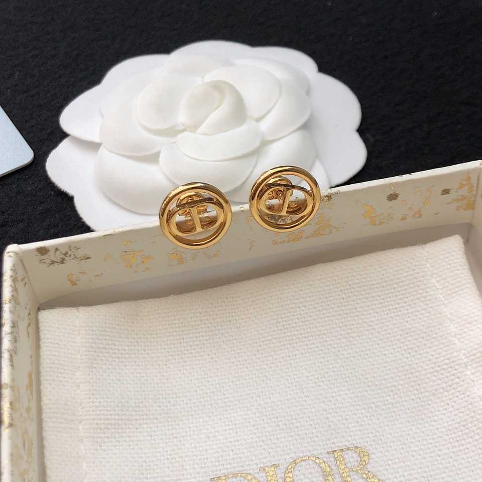 Dior 30 Montaigne Stud Earrings - DopestKickz