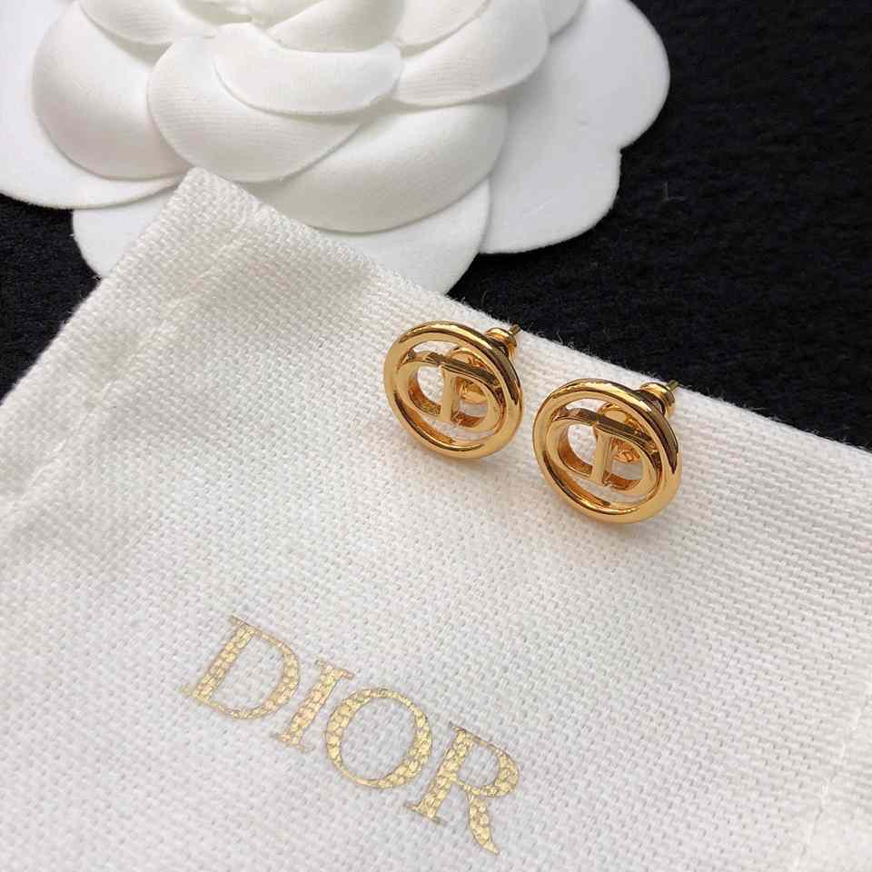 Dior 30 Montaigne Stud Earrings - DopestKickz