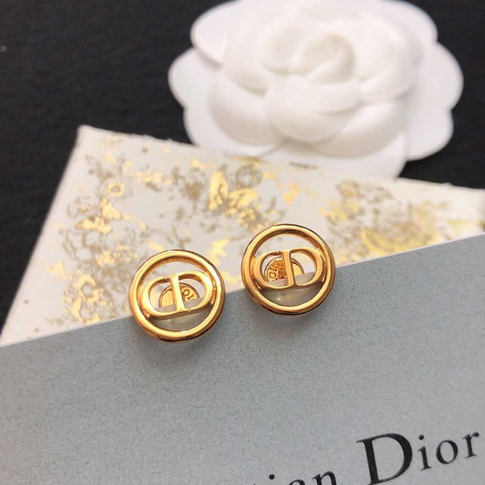 Dior 30 Montaigne Stud Earrings - DopestKickz