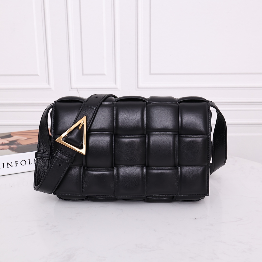 Bottega Veneta Padded Cassette Bag(26*18*8CM) - DopestKickz