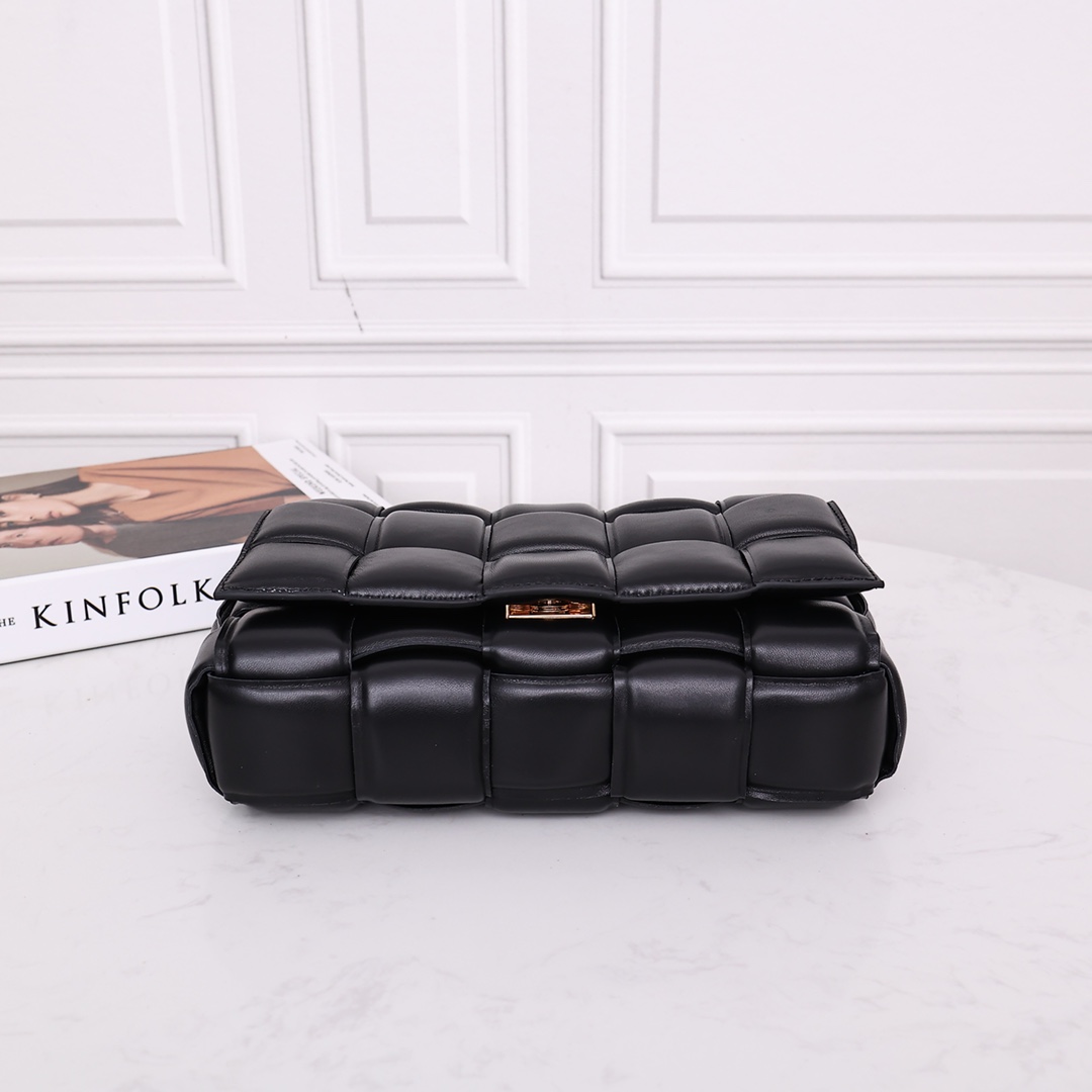 Bottega Veneta Padded Cassette Bag(26*18*8CM) - DopestKickz