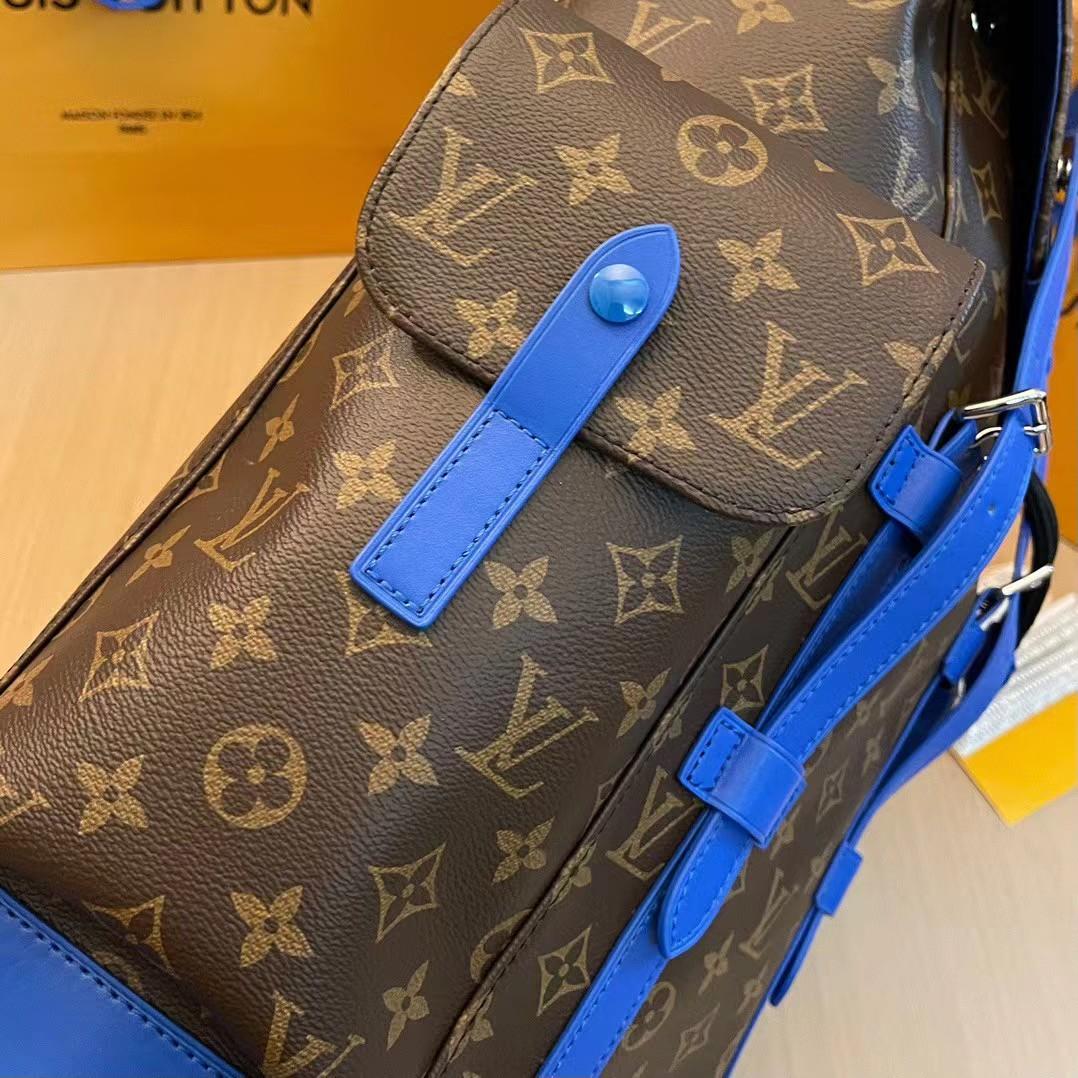 Louis Vuitton Christopher MM    M46813 - DopestKickz