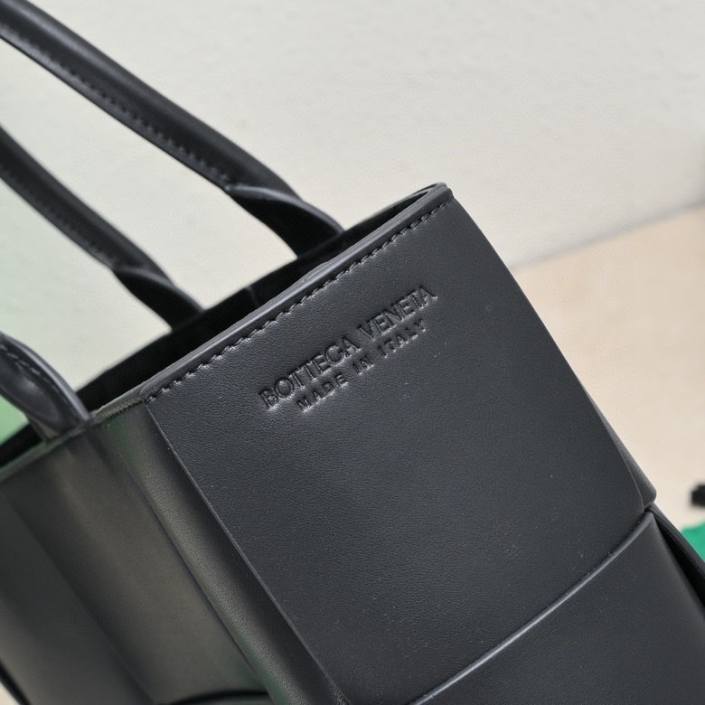 Bottega Veneta Small Arco Tote Bag With Strap - DopestKickz