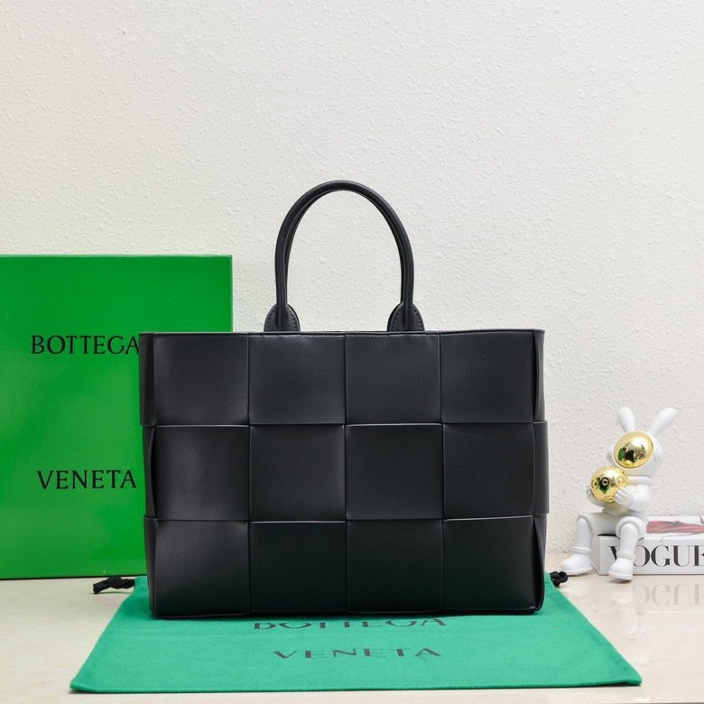 Bottega Veneta Small Arco Tote Bag With Strap - DopestKickz