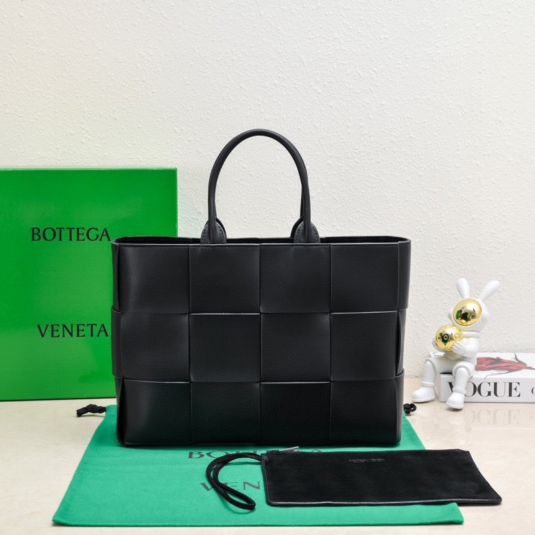 Bottega Veneta Small Arco Tote Bag With Strap - DopestKickz
