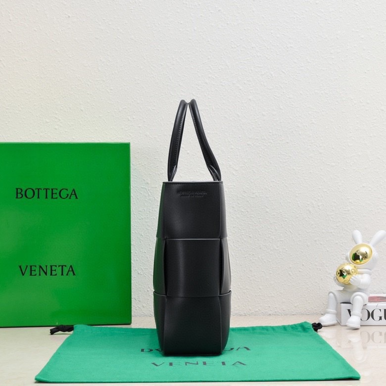 Bottega Veneta Small Arco Tote Bag With Strap - DopestKickz