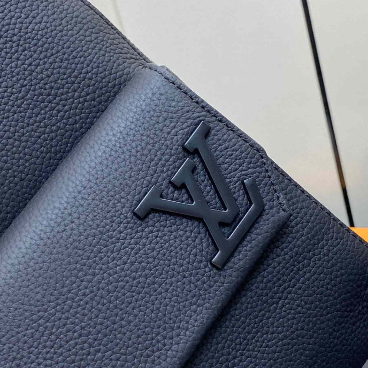 Louis Vuitton Pilot Slingbag     M23736 - DopestKickz