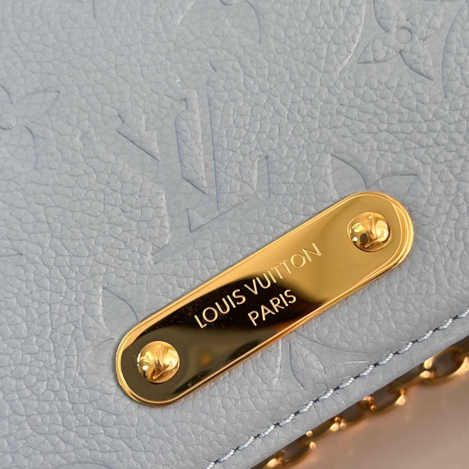 Louis Vuitton Wallet On Chain Lily    M83233 - DopestKickz