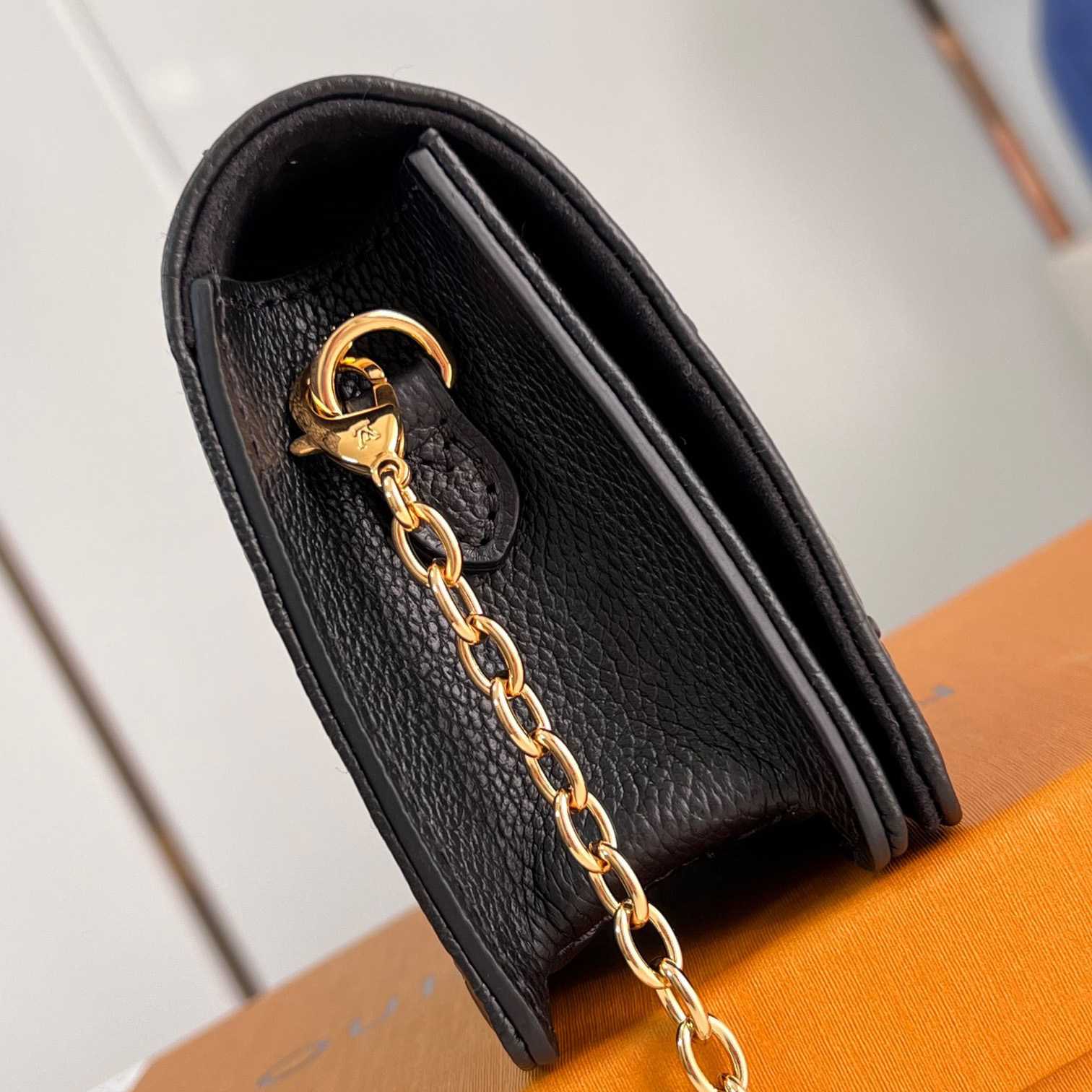 Louis Vuitton Wallet On Chain Lily    M46919 - DopestKickz