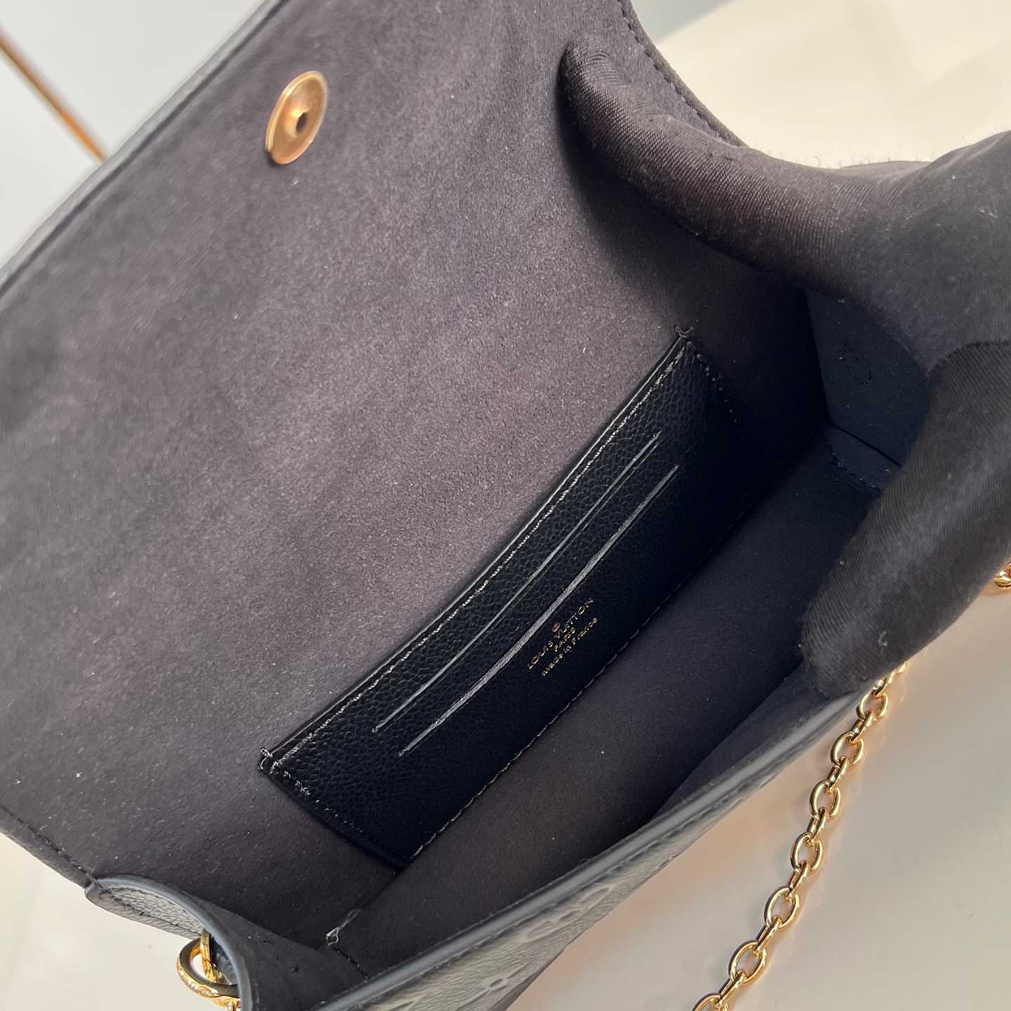 Louis Vuitton Wallet On Chain Lily    M46919 - DopestKickz
