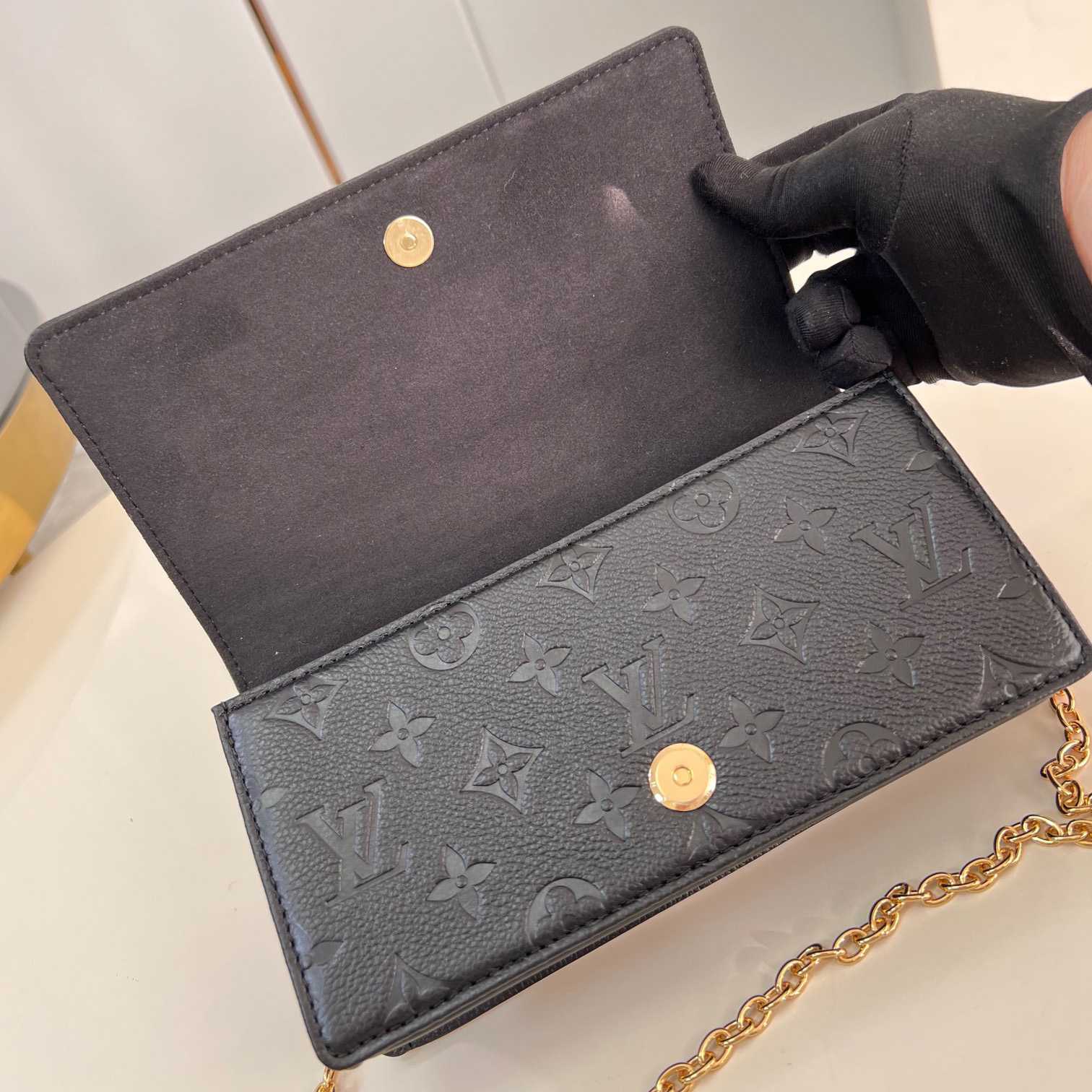 Louis Vuitton Wallet On Chain Lily    M46919 - DopestKickz
