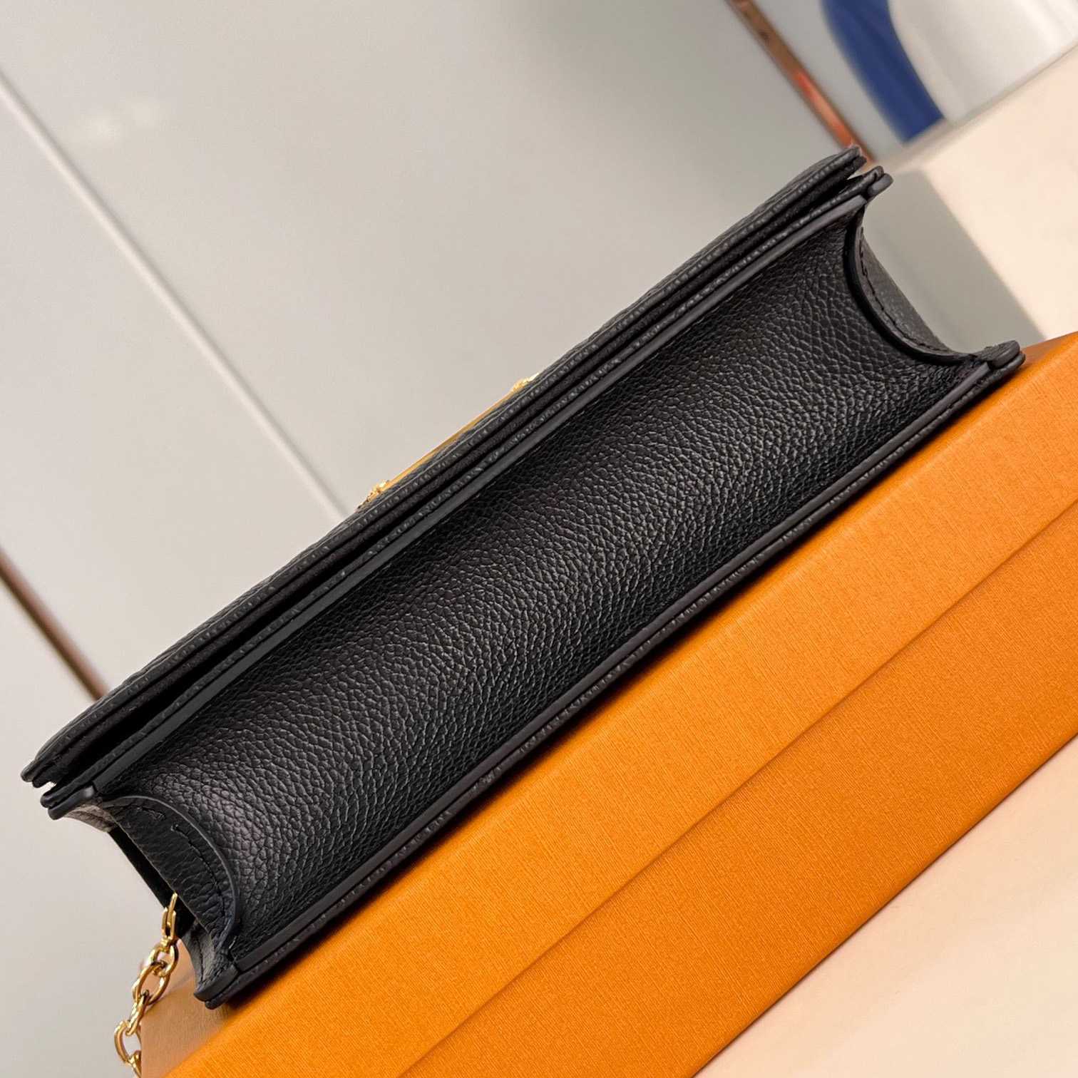 Louis Vuitton Wallet On Chain Lily    M46919 - DopestKickz