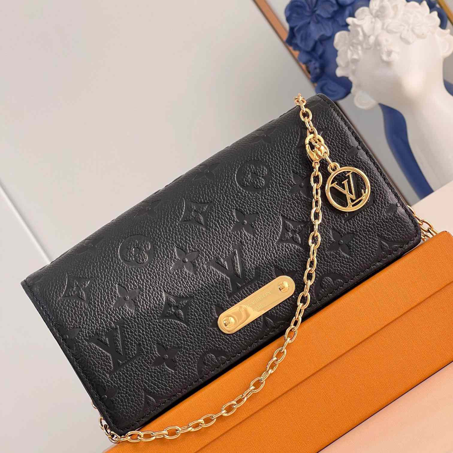 Louis Vuitton Wallet On Chain Lily    M46919 - DopestKickz