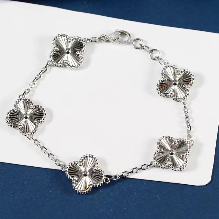 Van Cleef & Arpels Bracelet - DopestKickz