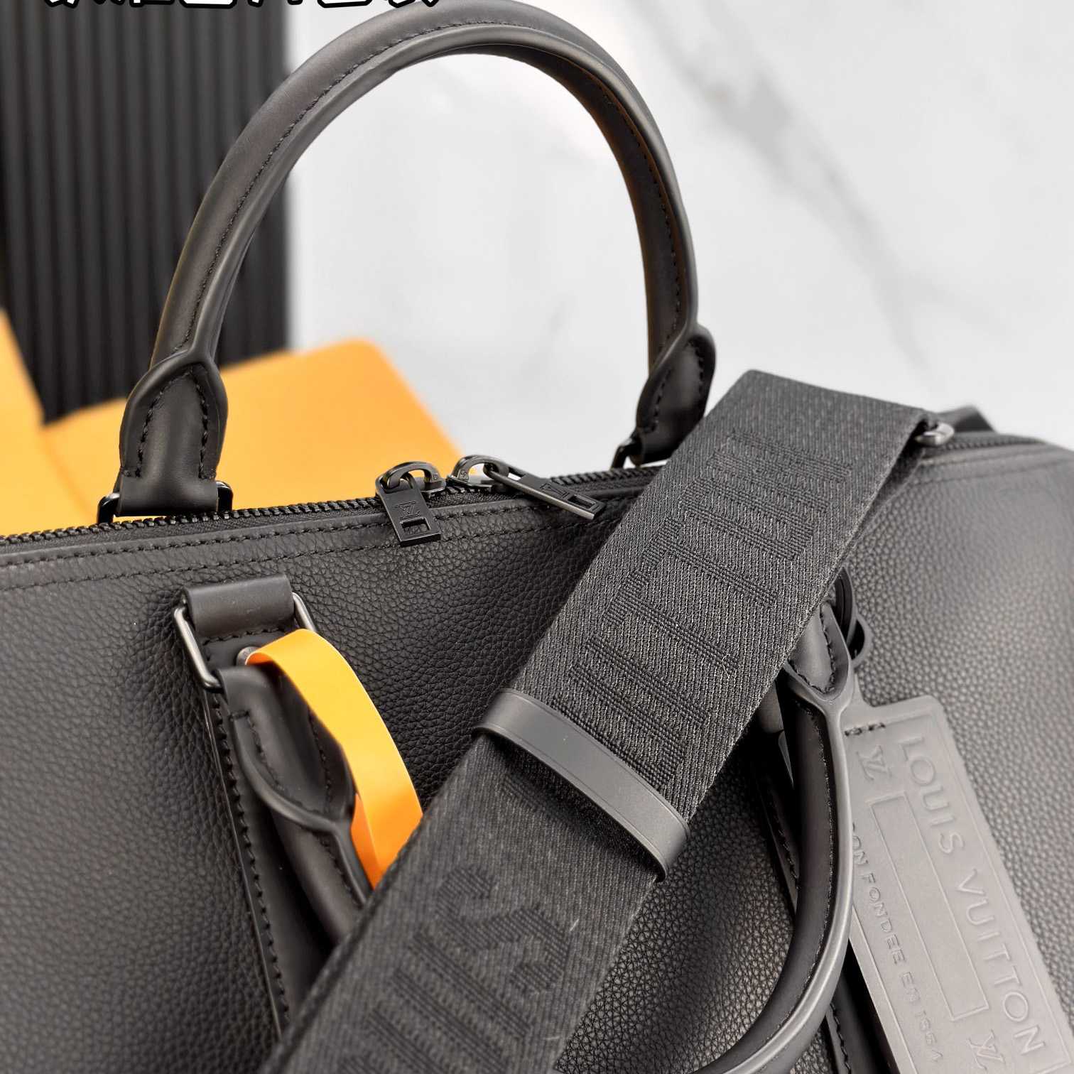 Louis Vuitton Keepall Bandoulière 40   M57088 - DopestKickz