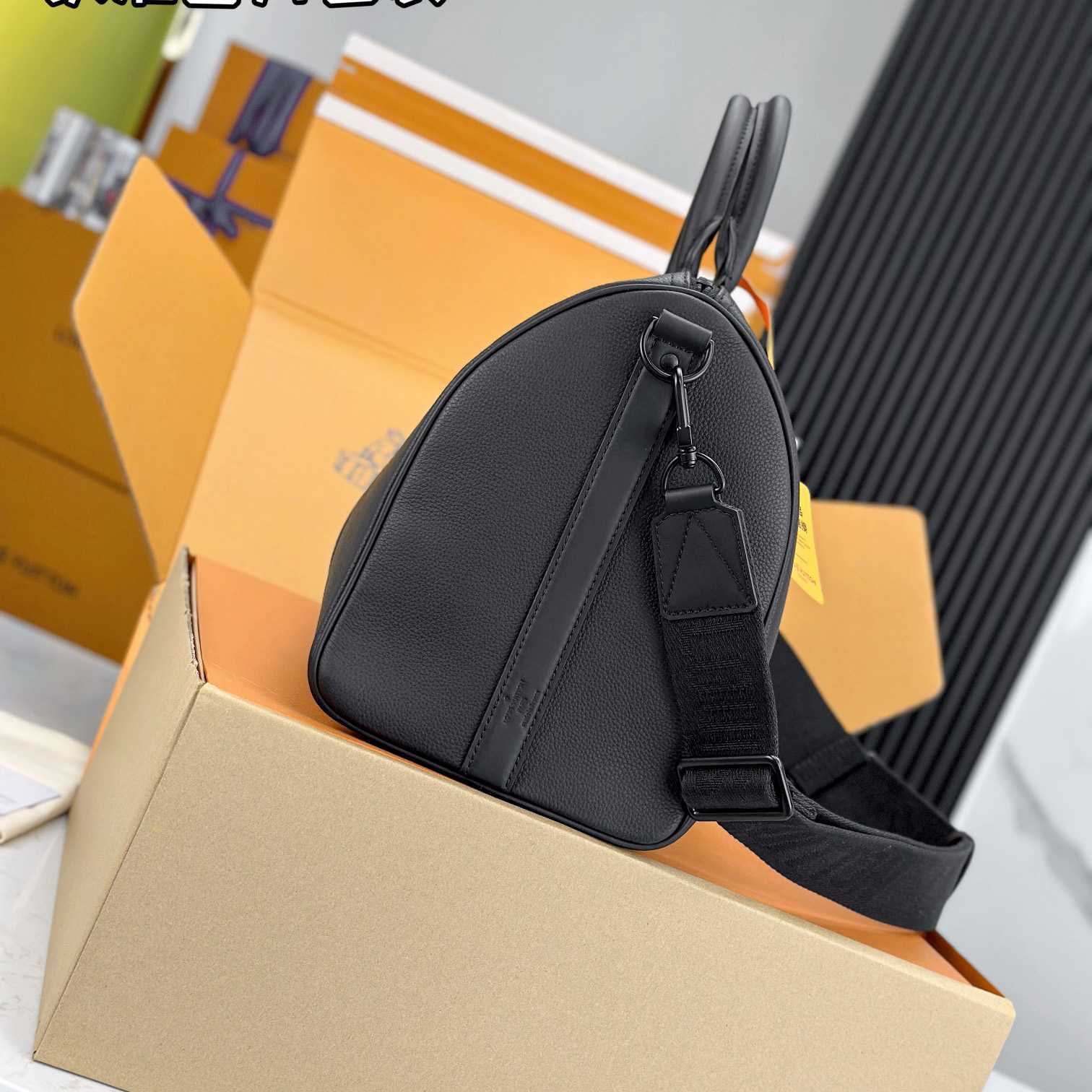 Louis Vuitton Keepall Bandoulière 40   M57088 - DopestKickz