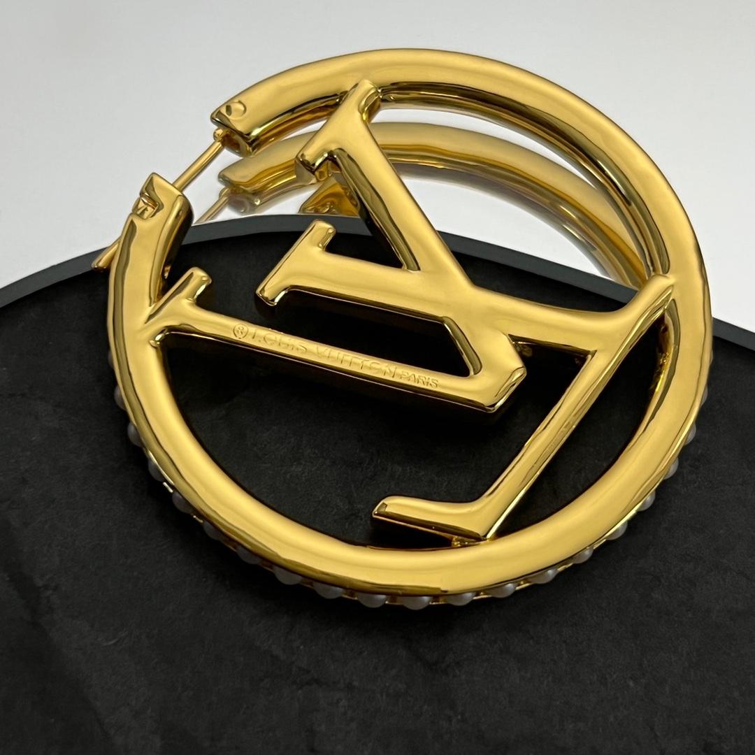 Louis Vuitto Louise Pearls Earrings     M01329 - DopestKickz