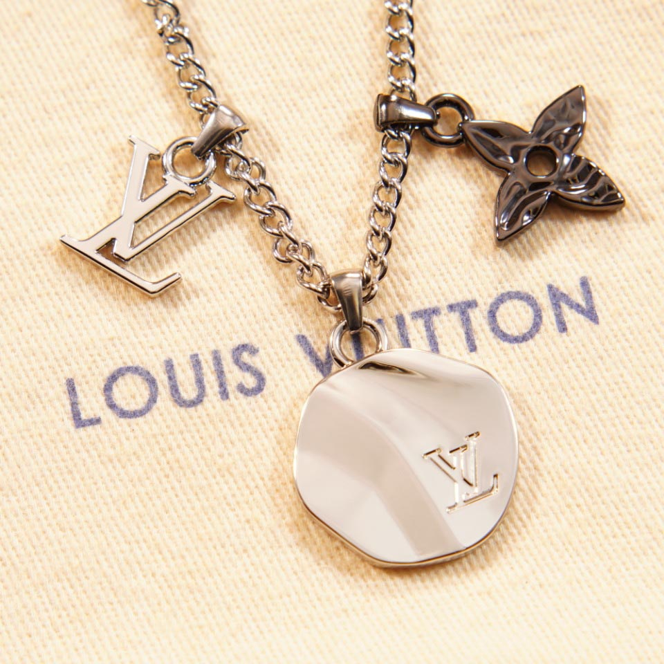Louis Vuitton LV Liquid Pendant    M01410 - DopestKickz