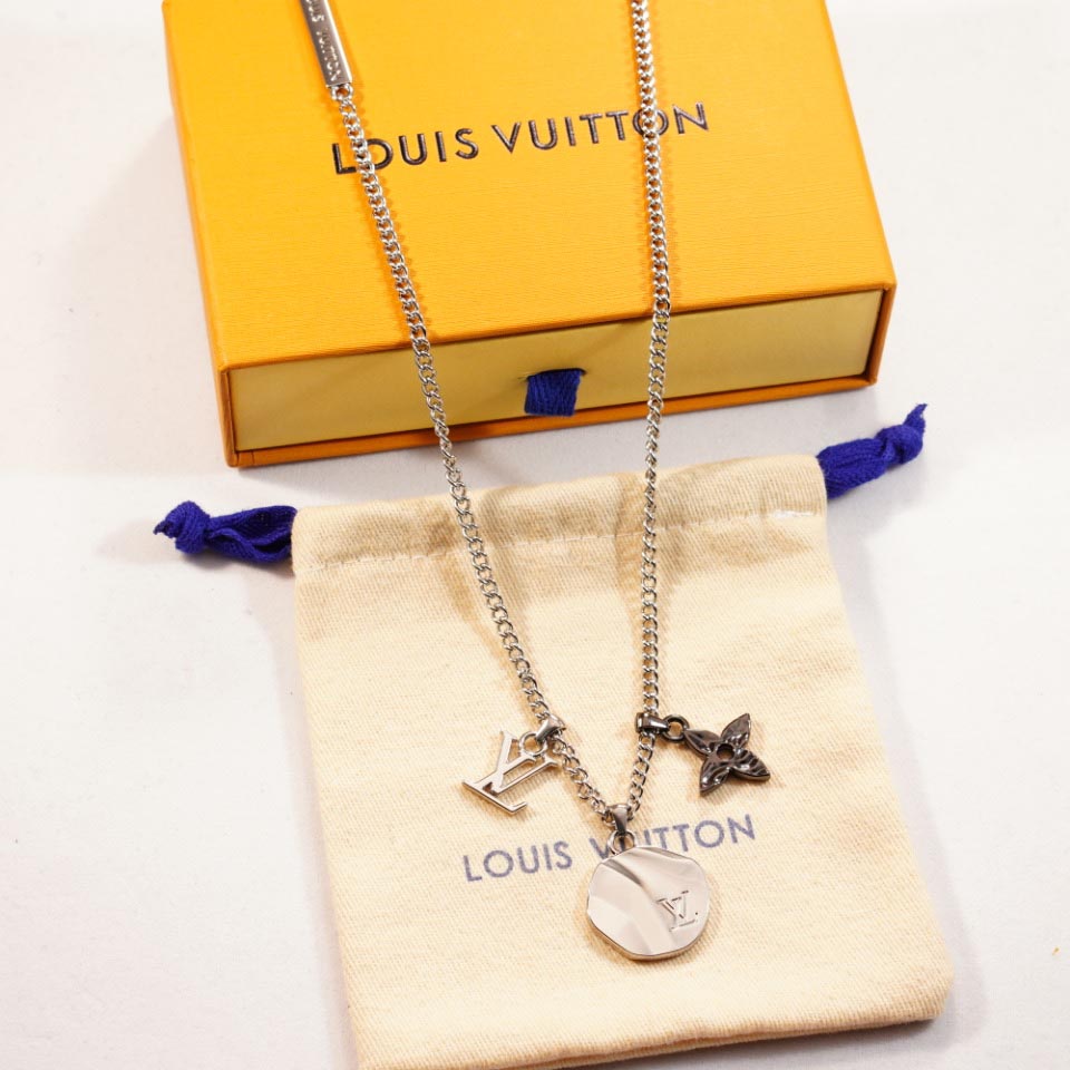 Louis Vuitton LV Liquid Pendant    M01410 - DopestKickz
