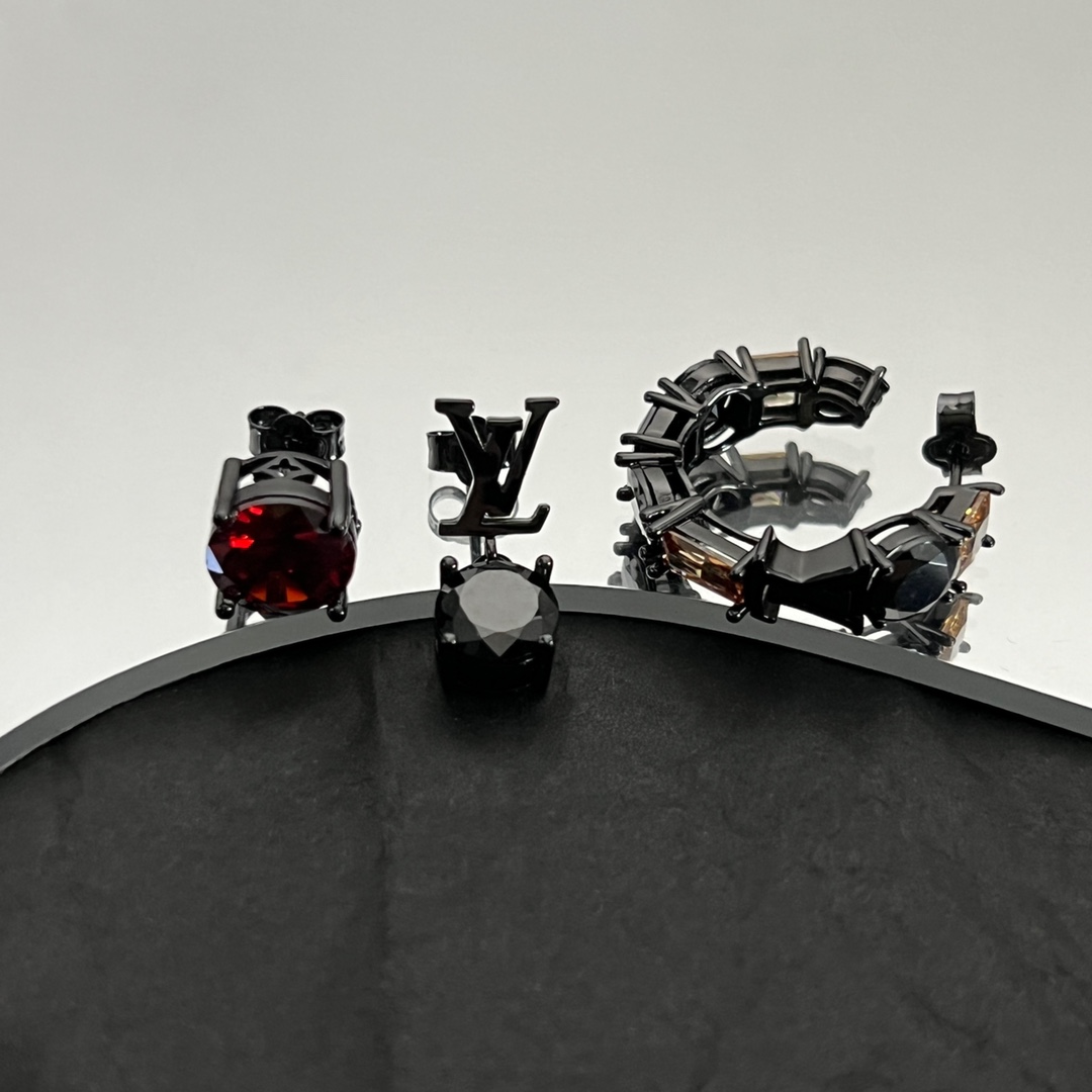 Louis Vuitto LV Light Set Of Earrings     M01405 - DopestKickz