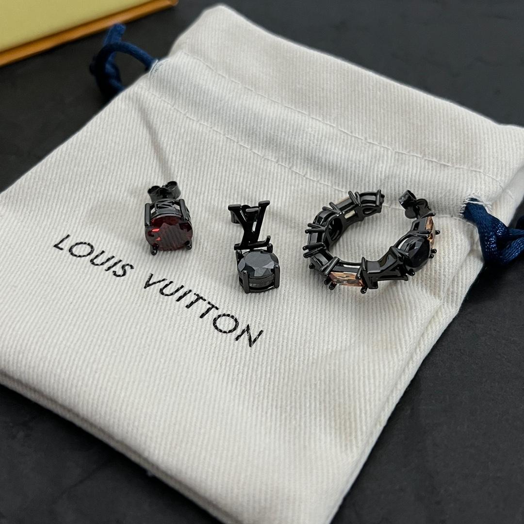 Louis Vuitto LV Light Set Of Earrings     M01405 - DopestKickz