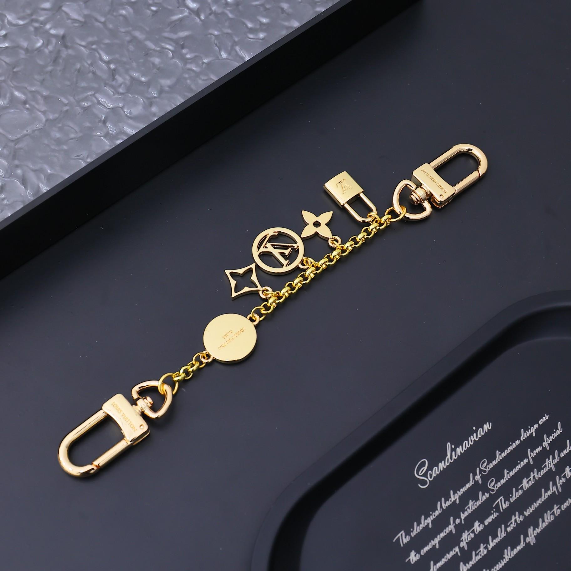 Louis Vuitton LV Iconic Heart Bag Charm    M01421 - DopestKickz