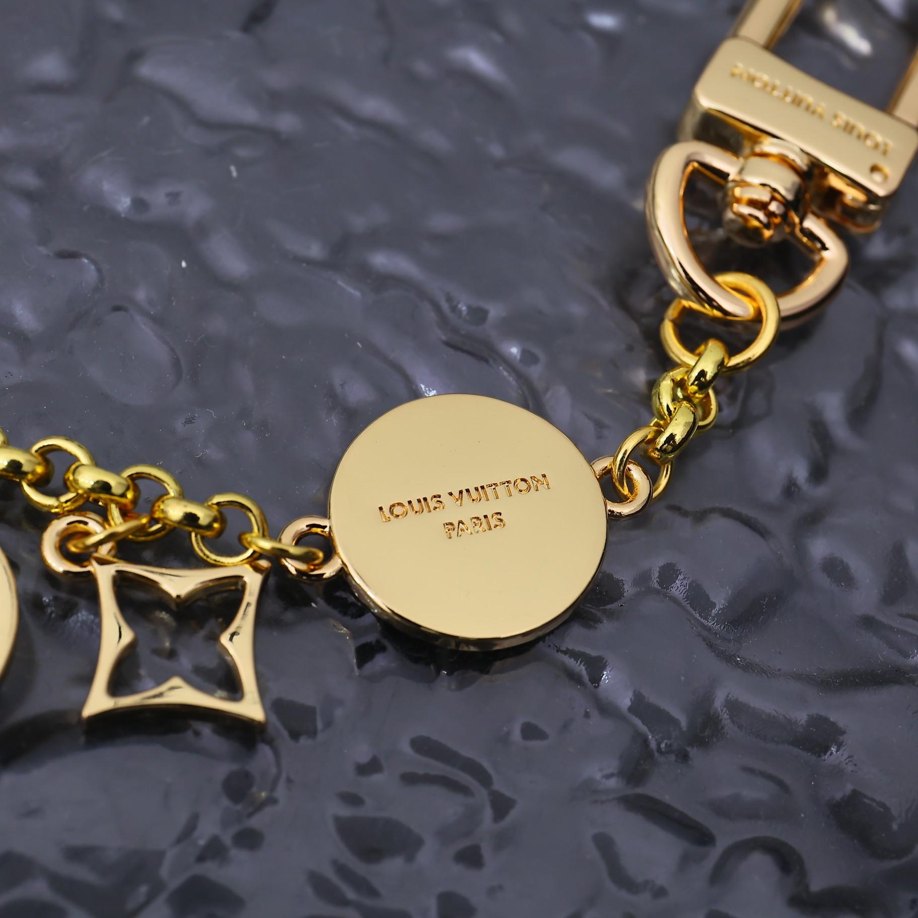 Louis Vuitton LV Iconic Heart Bag Charm    M01421 - DopestKickz