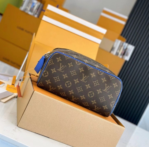 Louis Vuitton Dopp Kit      M46763 - DopestKickz