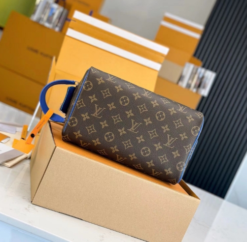 Louis Vuitton Dopp Kit      M46763 - DopestKickz